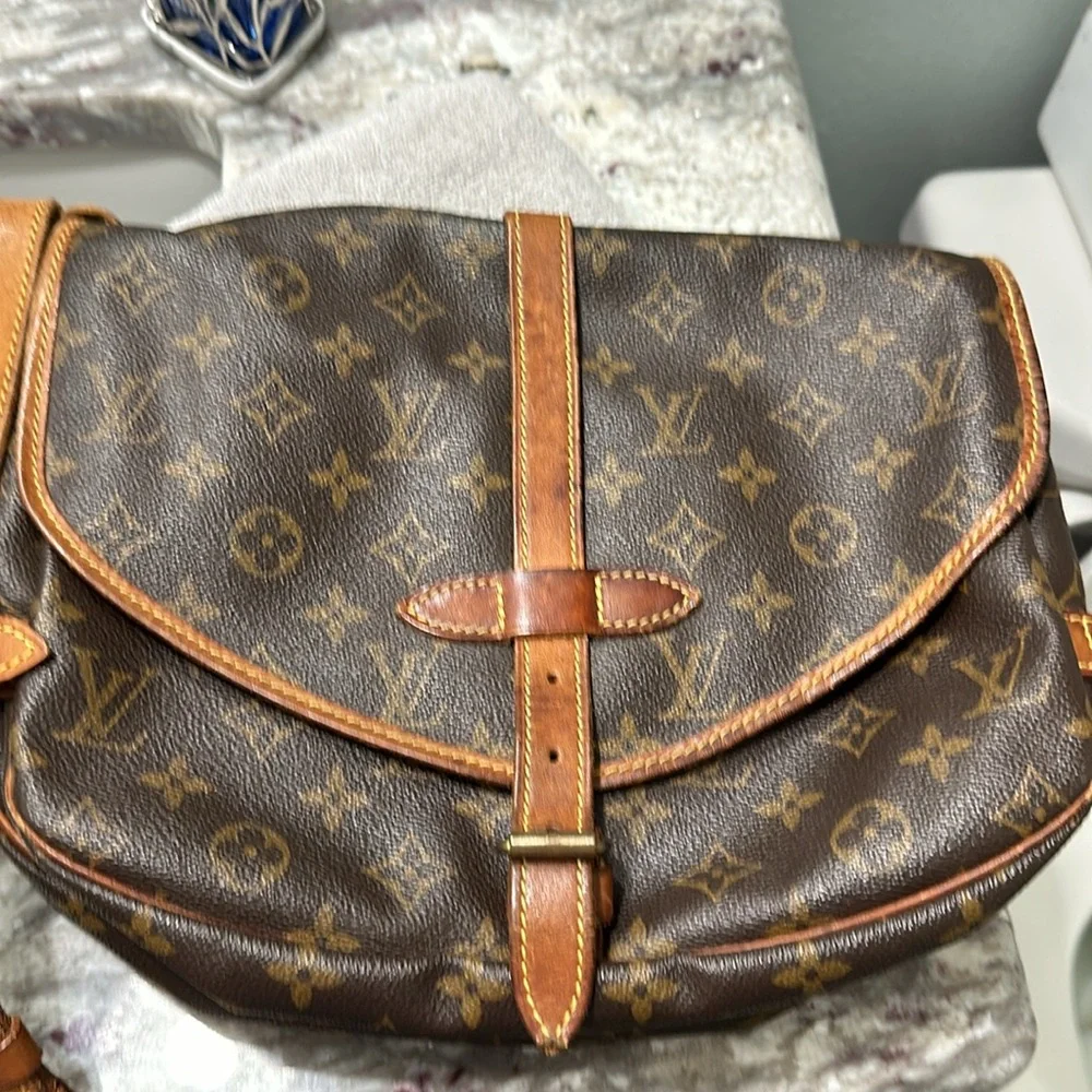 Louis Vuitton Saurmur Crossbody - Picture 5 of 16